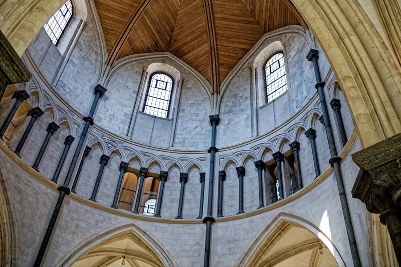 The circular nave of Temple Church, with its blind arcade of pointed arches running round the wall below the vault